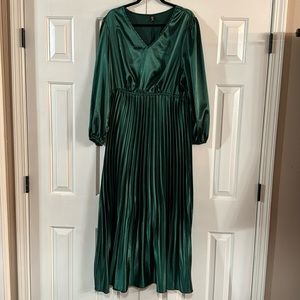 ❌SOLD❌SHEIN emerald green dress